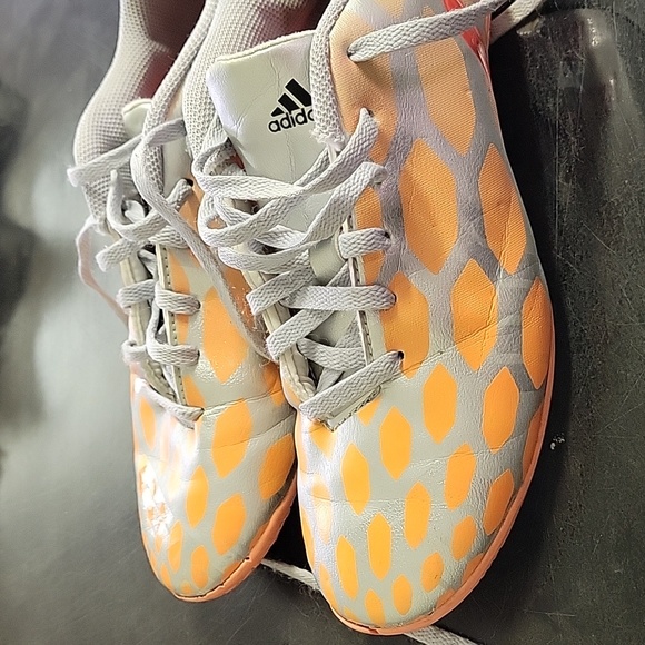 Adidas predito soccer shoe - Picture 5 of 11